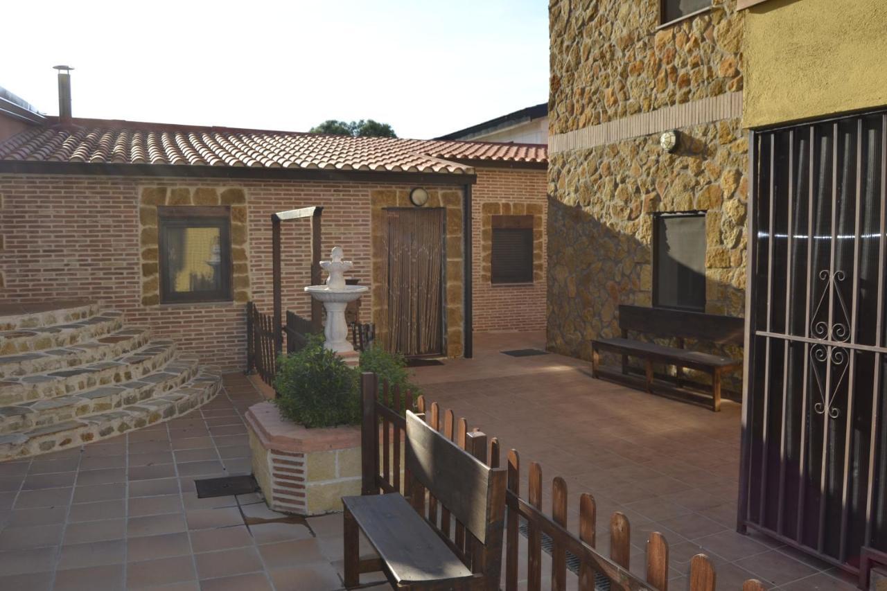 Apartamentos "Casa Rural De Aldea" Aldea del Fresno Exterior photo